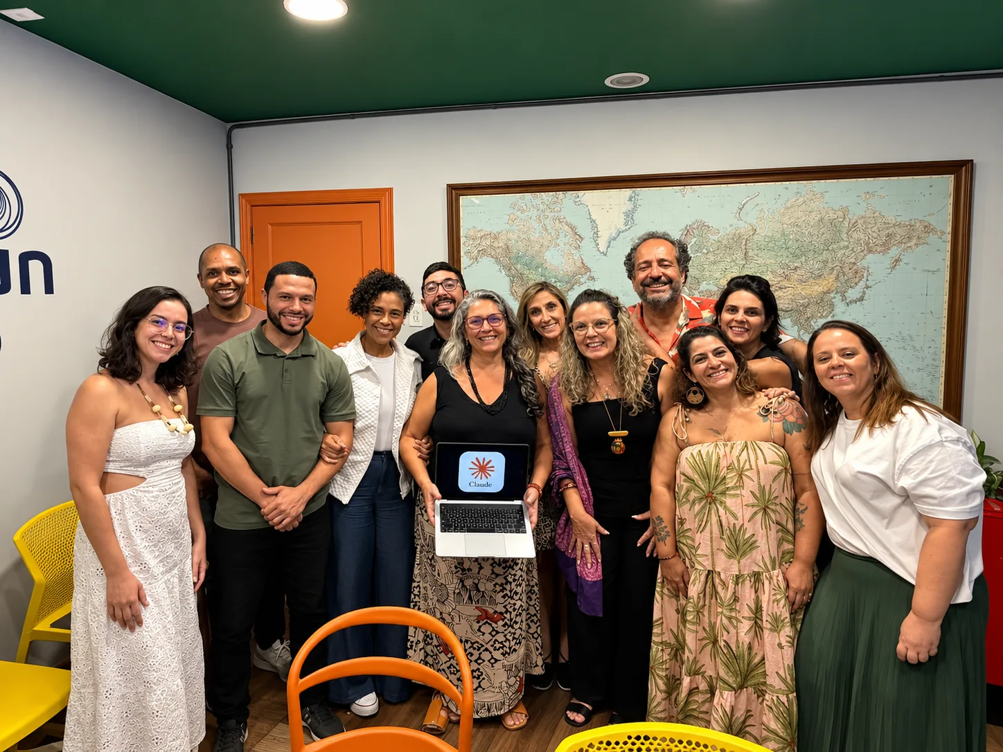 Equipe da Domundo reunida ao fim do treinamento de inteligência artificial